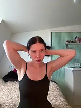 darckkitten online show from April 21, 2:12 pm