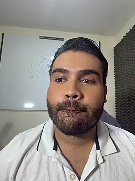 Snapshot of LucaLaurent chatting on April 26, 9:34 pm LucaLaurent online show from April 26, 9:34 pm