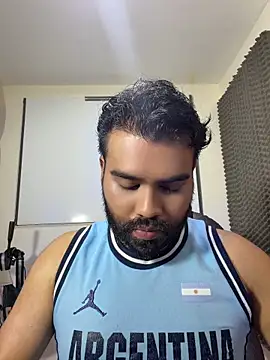 Snapshot of LucaLaurent chatting on May 17, 11:34 pm LucaLaurent online show from May 17, 11:34 pm