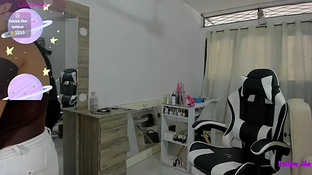 sofilaraa online show from April 21, 1:28 pm