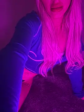 Hisnaughtylilthing online show from April 22, 6:09 pm