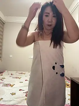 lucy-698 online show from May 7, 1:38 pm