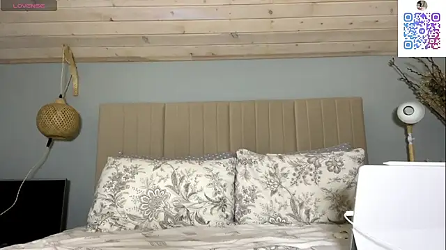 oliviakiiss online show from May 19, 2:12 pm