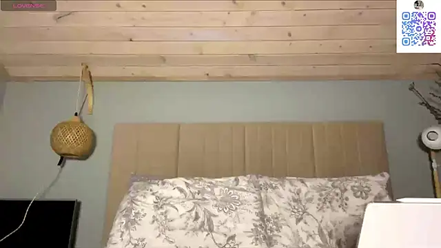oliviakiiss online show from May 22, 4:34 pm