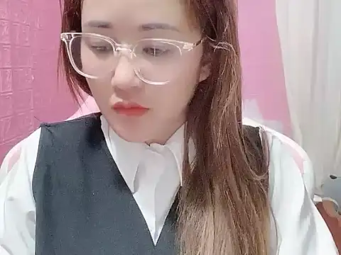 OanhOanh335 online show from April 20, 11:13 am