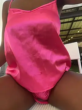 Snapshot of CocoaLuxeXXX chatting on July 14, 1:17 pm CocoaLuxeXXX online show from July 14, 1:17 pm