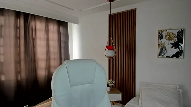 Snapshot of luniksa chatting on June 7, 12:09 pm luniksa online show from June 7, 12:09 pm