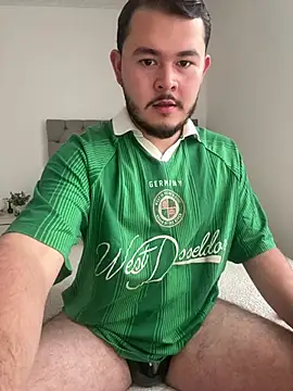 Snapshot of SubBoy_bear chatting on June 12, 12:37 pm SubBoy bear online show from June 12, 12:37 pm
