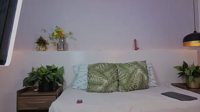 Snapshot of lily_obsession chatting on May 6, 12:54 pm lily obsession online show from May 6, 12:54 pm