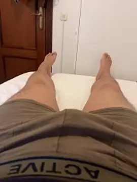 andresgh10 online show from June 18, 1:37 pm