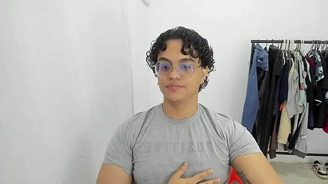 Donatello versus online show from April 20, 11:06 pm