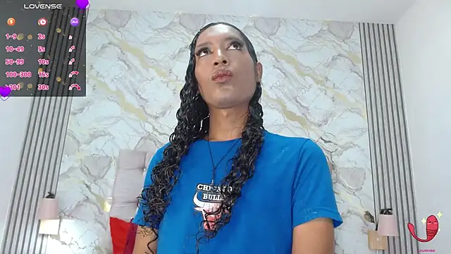 Snapshot of Mia_Hiills chatting on May 25, 12:33 pm Mia Hiills online show from May 25, 12:33 pm