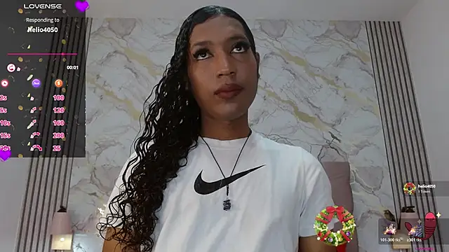 Snapshot of Mia_Hiills chatting on May 26, 12:45 pm Mia Hiills online show from May 26, 12:45 pm