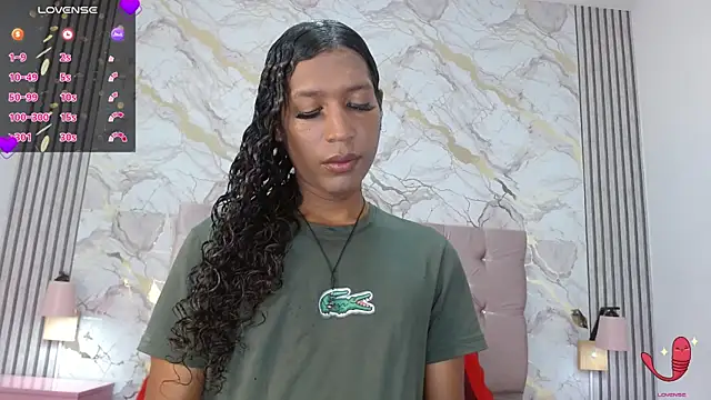 Snapshot of Mia_Hiills chatting on May 29, 12:36 pm Mia Hiills online show from May 29, 12:36 pm