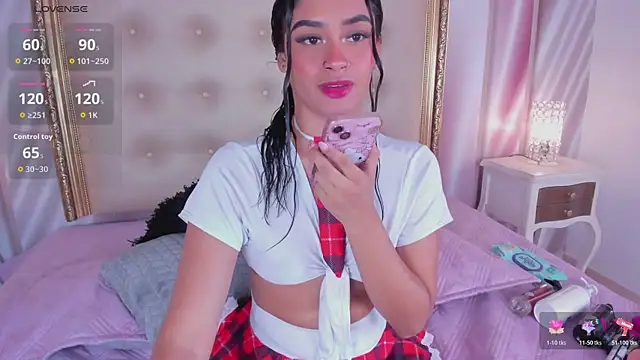Snapshot of scarleettdoll chatting on July 15, 7:52 pm scarleettdoll online show from July 15, 7:52 pm