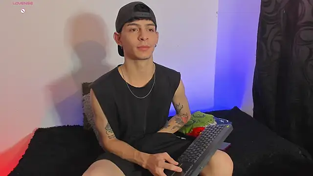 Snapshot of _IanLark chatting on May 13, 10:17 pm IanLark online show from May 13, 10:17 pm