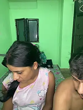 hot-couple-0 online show from June 28, 11:38 am
