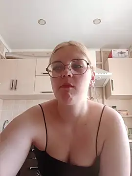 Snapshot of LoisFox chatting on June 6, 6:51 am LoisFox online show from June 6, 6:51 am