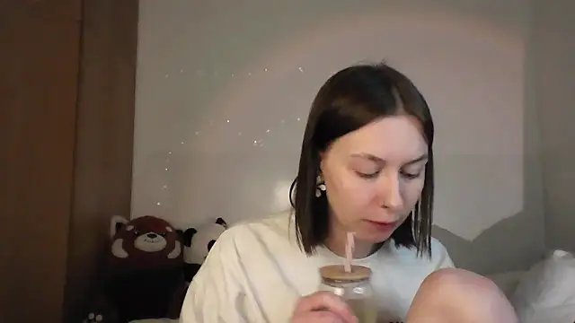 Snapshot of JuicyErika chatting on April 24, 8:22 pm JuicyErika online show from April 24, 8:22 pm
