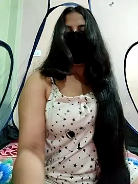 Snapshot of Priya_9945 chatting on May 10, 5:40 pm Priya 9945 online show from May 10, 5:40 pm