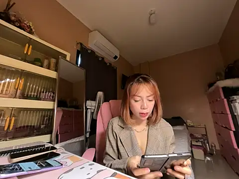 Snapshot of sweet_glam chatting on May 7, 4:18 am sweet glam online show from May 7, 4:18 am