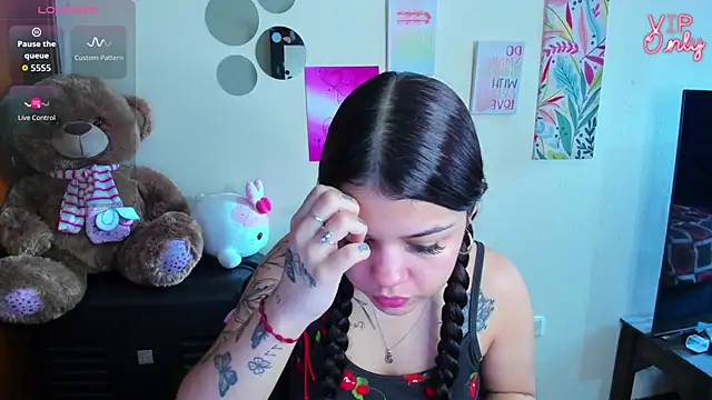 Snapshot of angelina_77 chatting on June 12, 3:11 pm angelina 77 online show from June 12, 3:11 pm