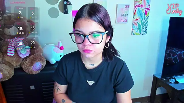 Snapshot of angelina_77 chatting on June 23, 2:48 pm angelina 77 online show from June 23, 2:48 pm