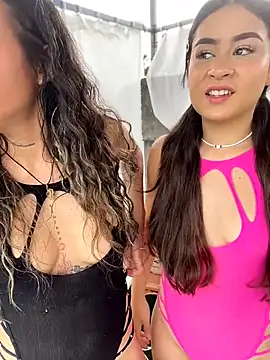 Snapshot of SinSirenXXX chatting on June 15, 1:13 pm SinSirenXXX online show from June 15, 1:13 pm