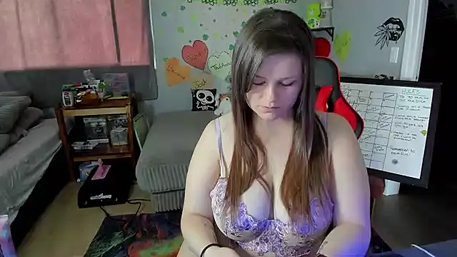 DelilaFields2 online show from May 3, 7:42 pm