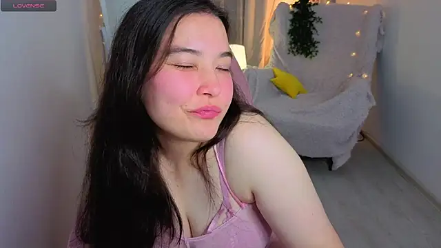 MomoRins online show from July 19, 10:02 pm