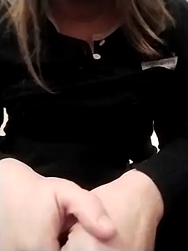 Snapshot of Cuginetti chatting on April 22, 7:15 pm Cuginetti online show from April 22, 7:15 pm