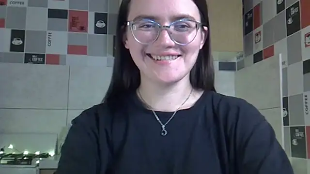 Miss Tinakiss online show from April 21, 5:50 pm