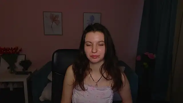 Snapshot of BelovedAlice chatting on April 25, 6:38 am BelovedAlice online show from April 25, 6:38 am