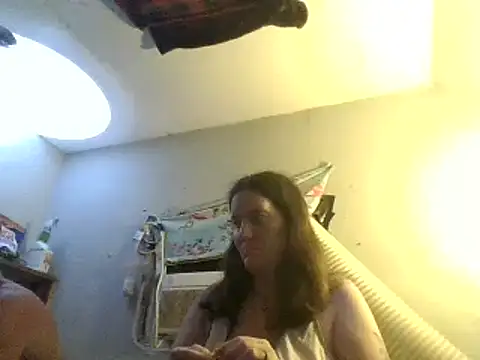 Snapshot of Mini83 chatting on August 5, 2:47 am Mini83 online show from August 5, 2:47 am