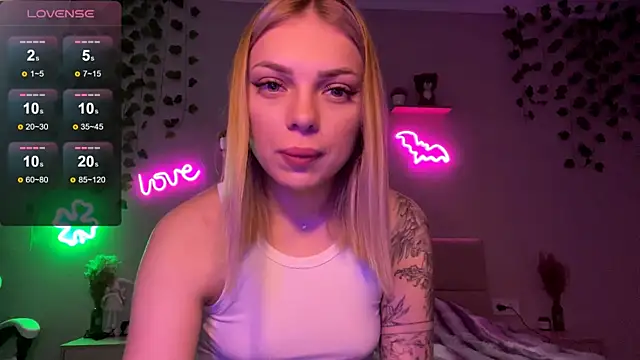 Snapshot of CandyRass chatting on May 24, 9:58 am CandyRass online show from May 24, 9:58 am