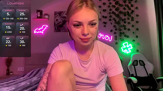 Snapshot of CandyRass chatting on May 30, 7:49 am CandyRass online show from May 30, 7:49 am