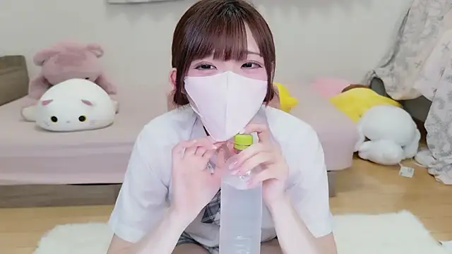 hiyo0001 online show from June 25, 4:00 pm