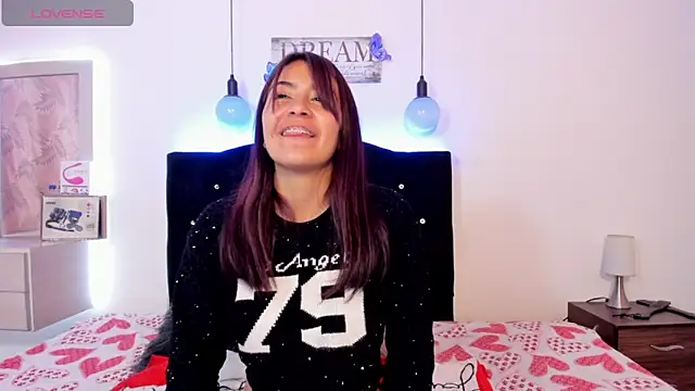 Snapshot of lizz_cherry_ chatting on May 20, 9:10 pm lizz cherry online show from May 20, 9:10 pm