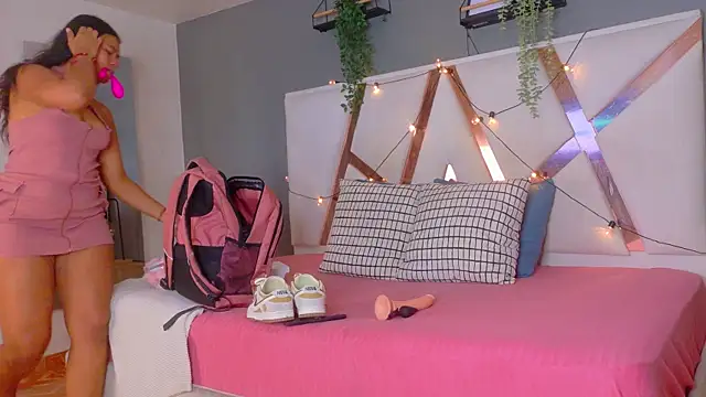 Snapshot of LiaaMoretti__ chatting on May 30, 7:55 pm LiaaMoretti online show from May 30, 7:55 pm