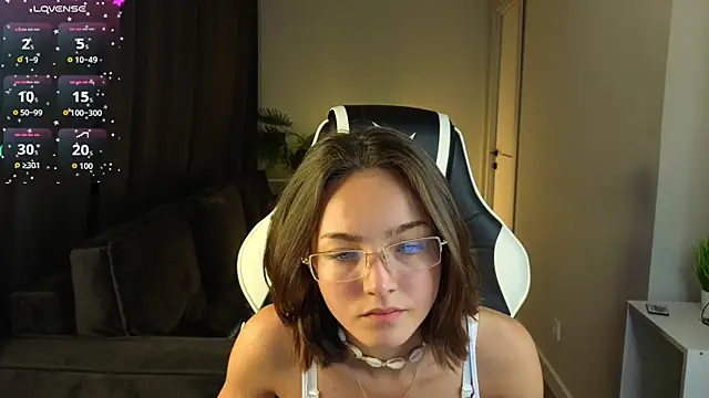 Snapshot of Leslie_Scott chatting on July 5, 1:01 am Leslie Scott online show from July 5, 1:01 am