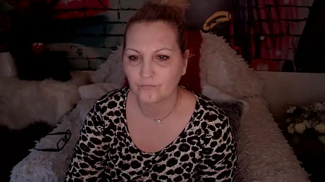 Snapshot of Divineblond chatting on March 6, 8:30 am Divineblond online show from March 6, 8:30 am