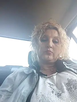 Snapshot of Divineblond chatting on March 9, 12:20 pm Divineblond online show from March 9, 12:20 pm