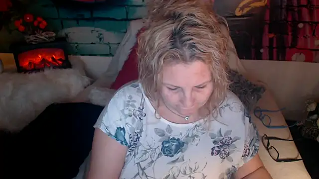 Snapshot of Divineblond chatting on March 10, 7:50 pm Divineblond online show from March 10, 7:50 pm