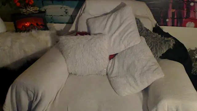 Snapshot of Divineblond chatting on March 11, 8:20 pm Divineblond online show from March 11, 8:20 pm