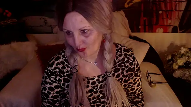 Snapshot of Divineblond chatting on March 13, 5:00 am Divineblond online show from March 13, 5:00 am