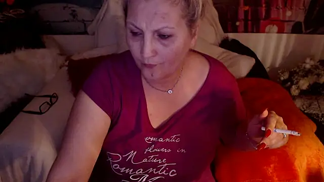 Snapshot of Divineblond chatting on March 13, 6:56 pm Divineblond online show from March 13, 6:56 pm