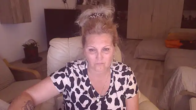 Snapshot of Divineblond chatting on September 18, 10:56 pm Divineblond online show from September 18, 10:56 pm