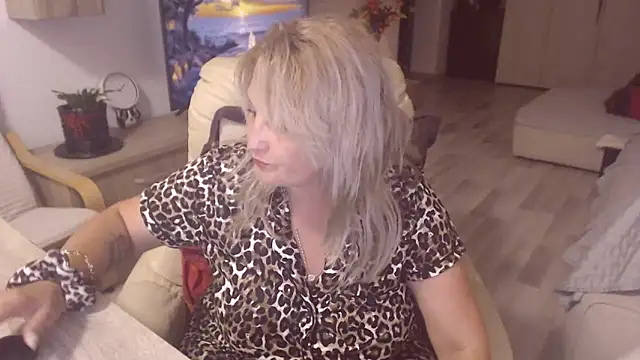 Snapshot of Divineblond chatting on September 24, 10:46 pm Divineblond online show from September 24, 10:46 pm