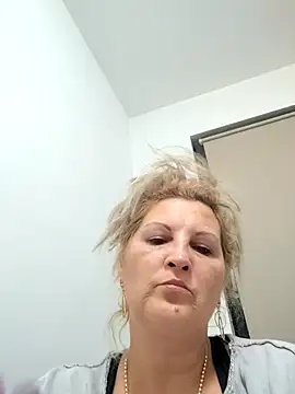 Snapshot of Divineblond chatting on October 4, 4:38 pm Divineblond online show from October 4, 4:38 pm