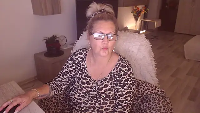 Snapshot of Divineblond chatting on October 16, 10:55 pm Divineblond online show from October 16, 10:55 pm